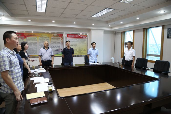 肖志坚院长参加支部会议.jpg
