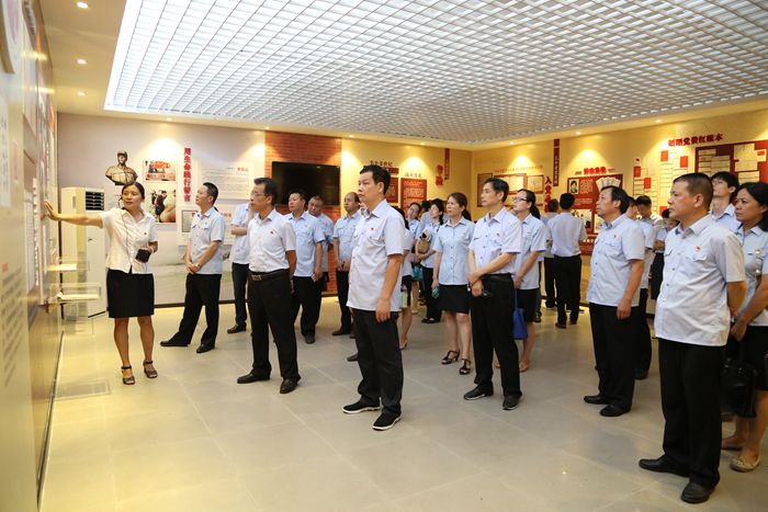 荆州中院组织党员干警参加“观‘入党记忆’ 照初心前进”主题党日活动.jpg