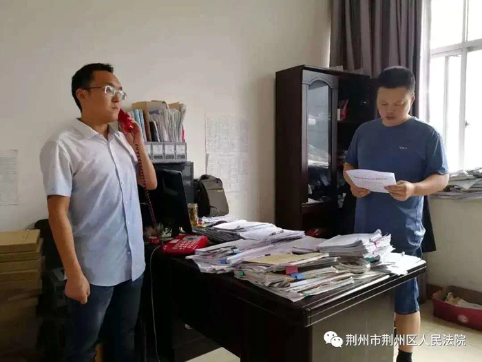 记荆州区法院执行庭法官助理张星3.jpg