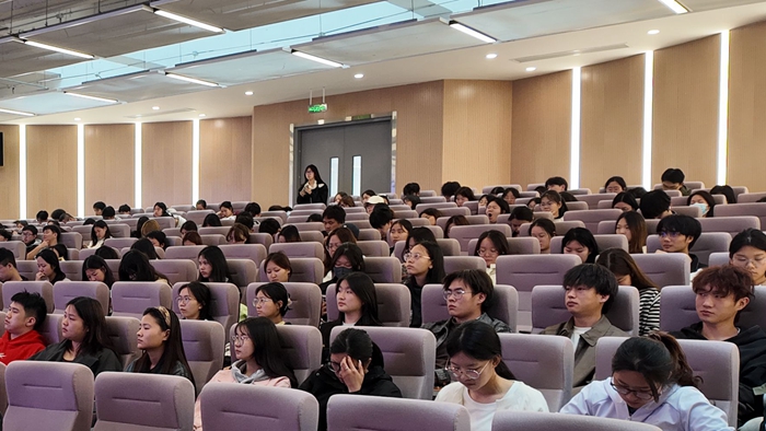 学生互动2.jpg
